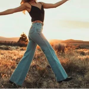 Wrangler Wanderer 622 High Rise Flare Light Wash